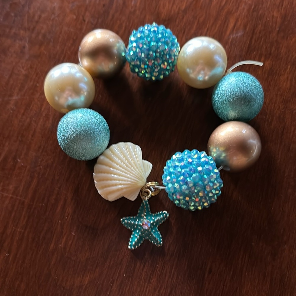 EUC Maui starfish stretch bauble bracelet
